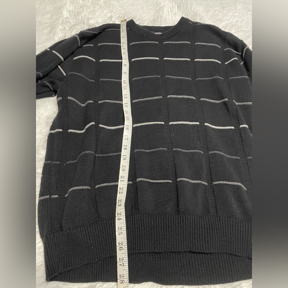 RoundTree & Yorke Crewneck Sweatshirt | Black with Stripes | Medium - Picture 6 of 11